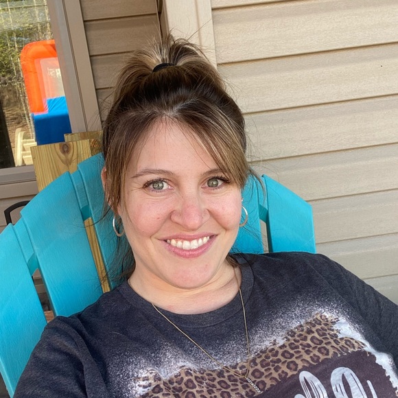 Meet your Posher, Lori - Picture 1 of 1